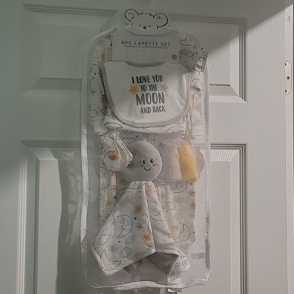 8 Pc Layette Set